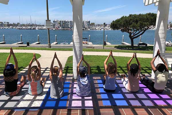 outdoor free yoga class in the Park in Marina del Rey