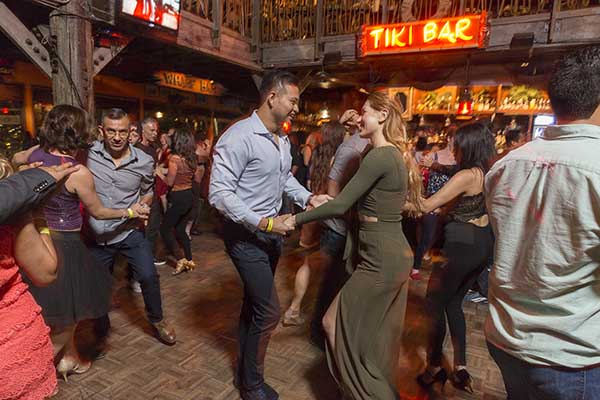 salsa dancing couples